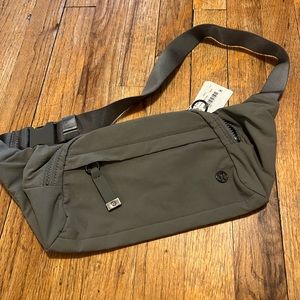 Lululemon on the beat belt bag